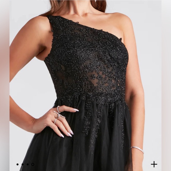 Black prom dress from Windsor - Picture 3 of 4